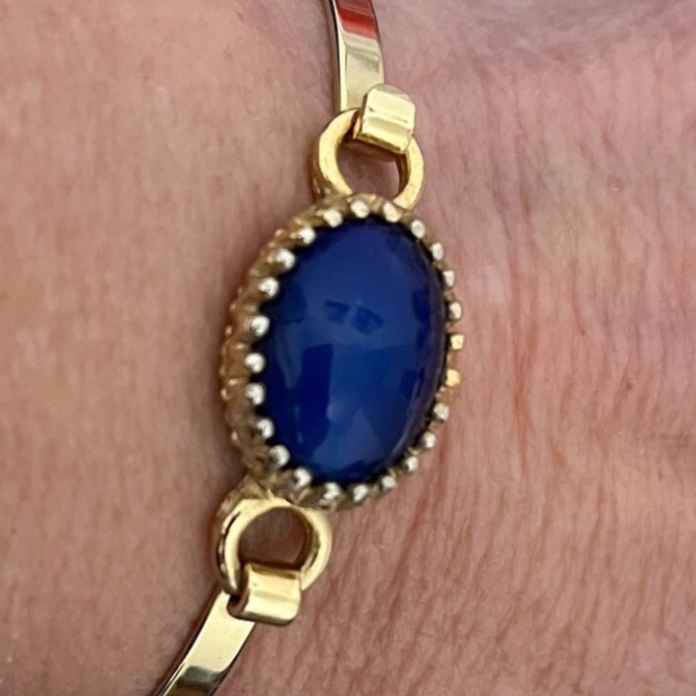 Vintage Avon Gold Bracelet 1970’s blue Cabochon Stone